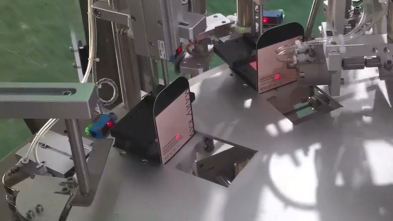 Compact Cartoning Machine for Flat Bottles and Paper Towels with Air Lattice Cartridges. Compact Cartoning Machine for Flat Bottles and Paper Towels with Air Lattice Cartridges.