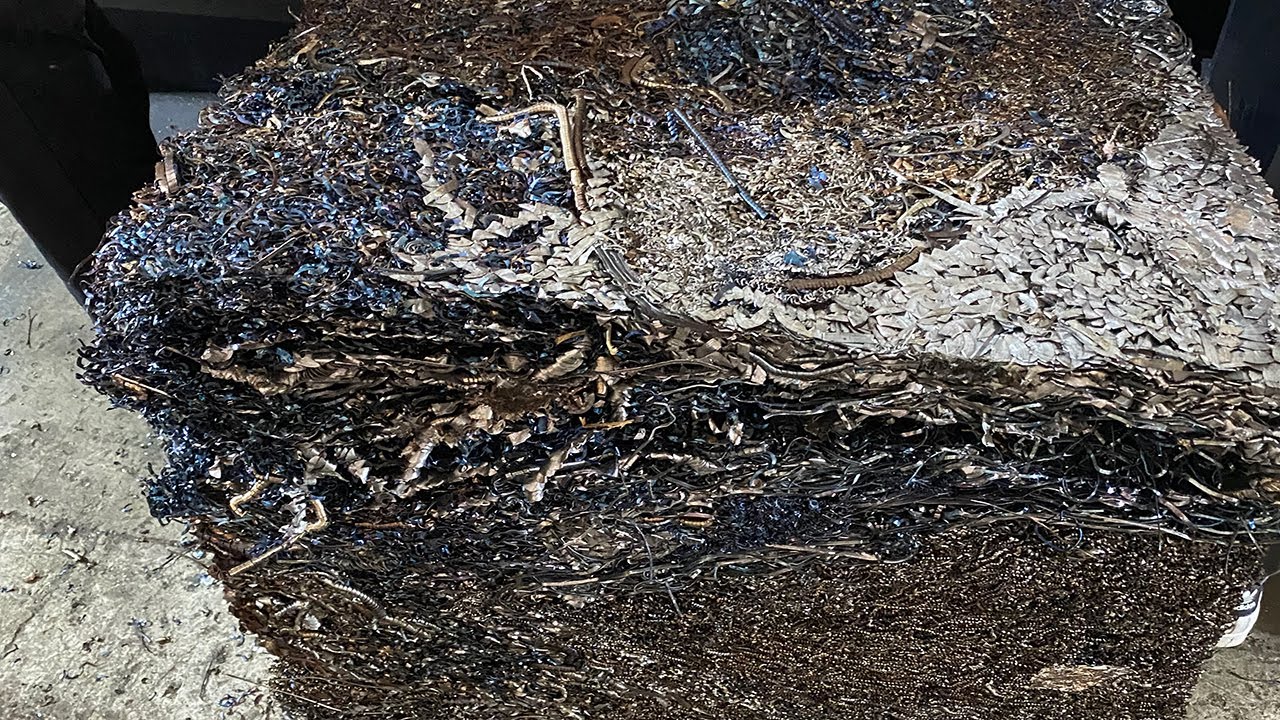 “Efficient Recycling Machine for Steel Waste Compression”