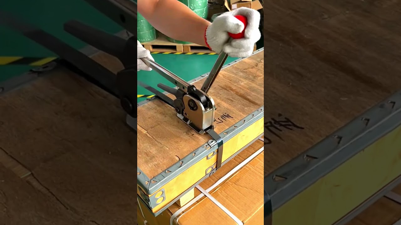 Innovative Stainless Steel Strapping Tool: Revolutionizing Efficiency and Durability in Packaging. #EfficientStrapTool #PackagingRevolution #Smartwork