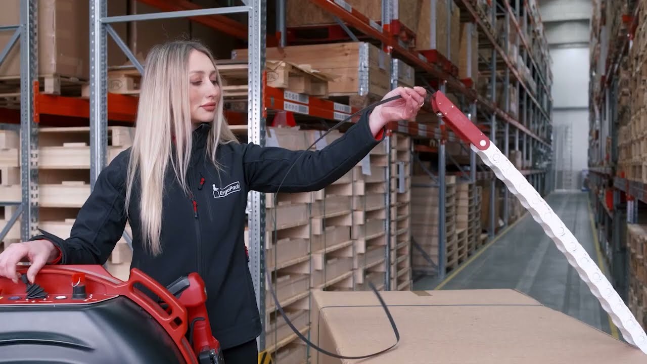 “Revolutionary Mobile Pallet Strapping Machine: A Game-Changing Demonstration Unveiled!”