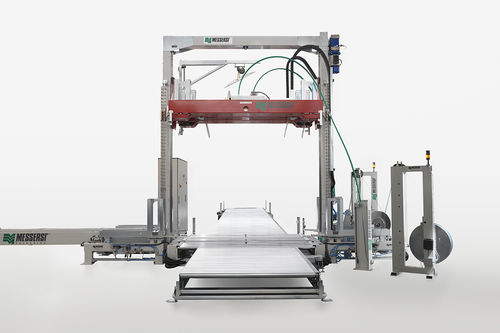 Automatic pallet strapping machine