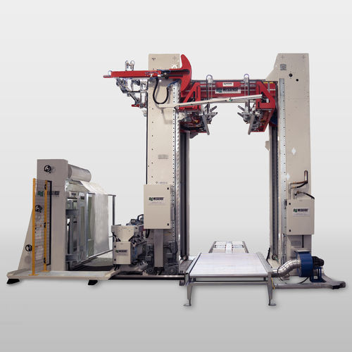 Automatic shrink wrapping machine